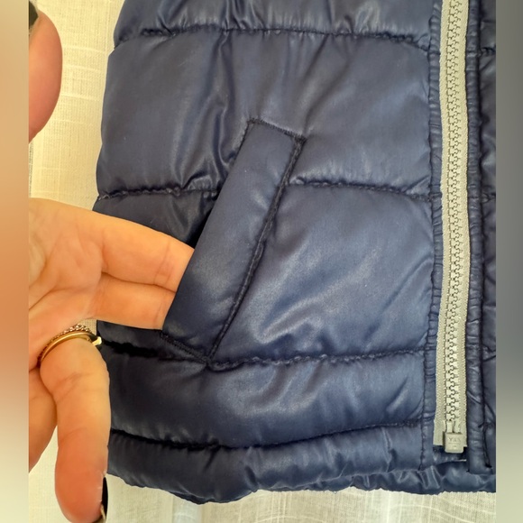 Old Navy Toddler Puffer Vest 12-18 months - Picture 4 of 4